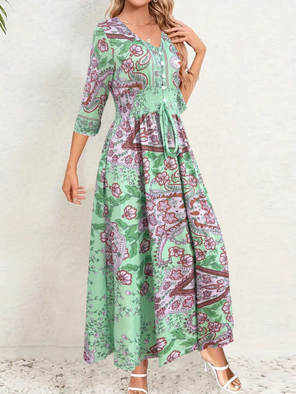 Robe maxi pour dames avec motif floral en paisley et décolleté en V flatteur Chic und Stil