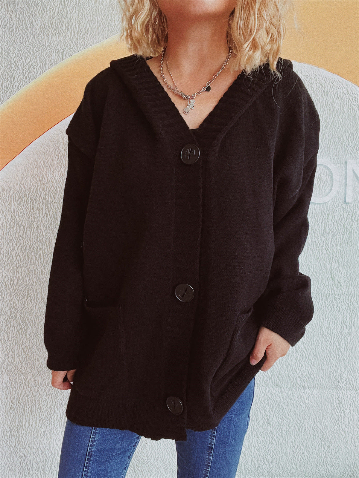 Women's comfortable hooded cardigan with practical pockets - Chic and stylish