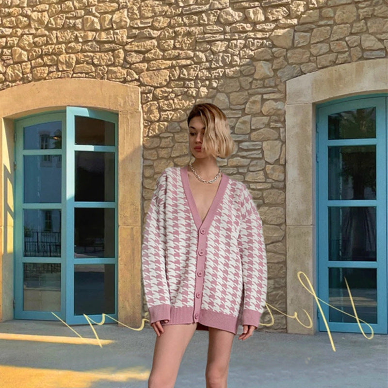 Damen Grosstrickjacke mit modernem Karomuster und großen Knöpfen Chic und Stil