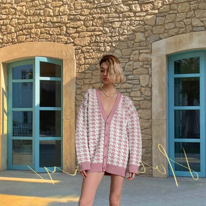 Damen Grosstrickjacke mit modernem Karomuster und großen Knöpfen Chic und Stil