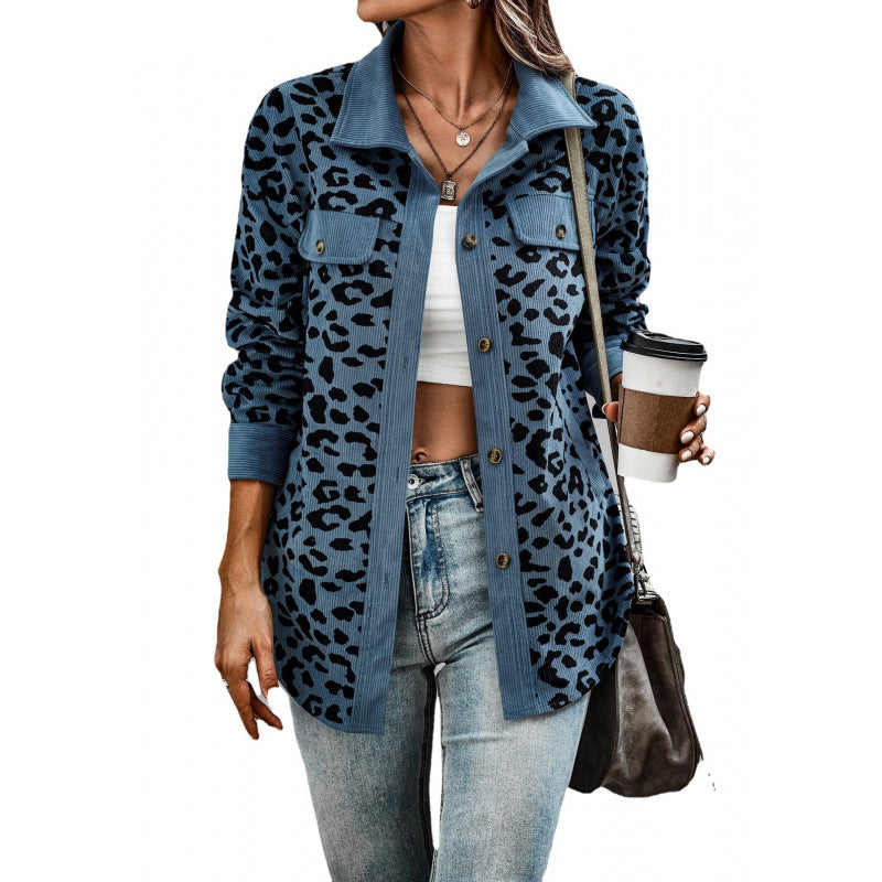 Chemise à manches longues pour femmes avec imprimé animal et poches plaquées Chic und Stil