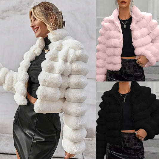 Veste en fausse fourrure matelassée pour femmes à col montant Chic und Stil