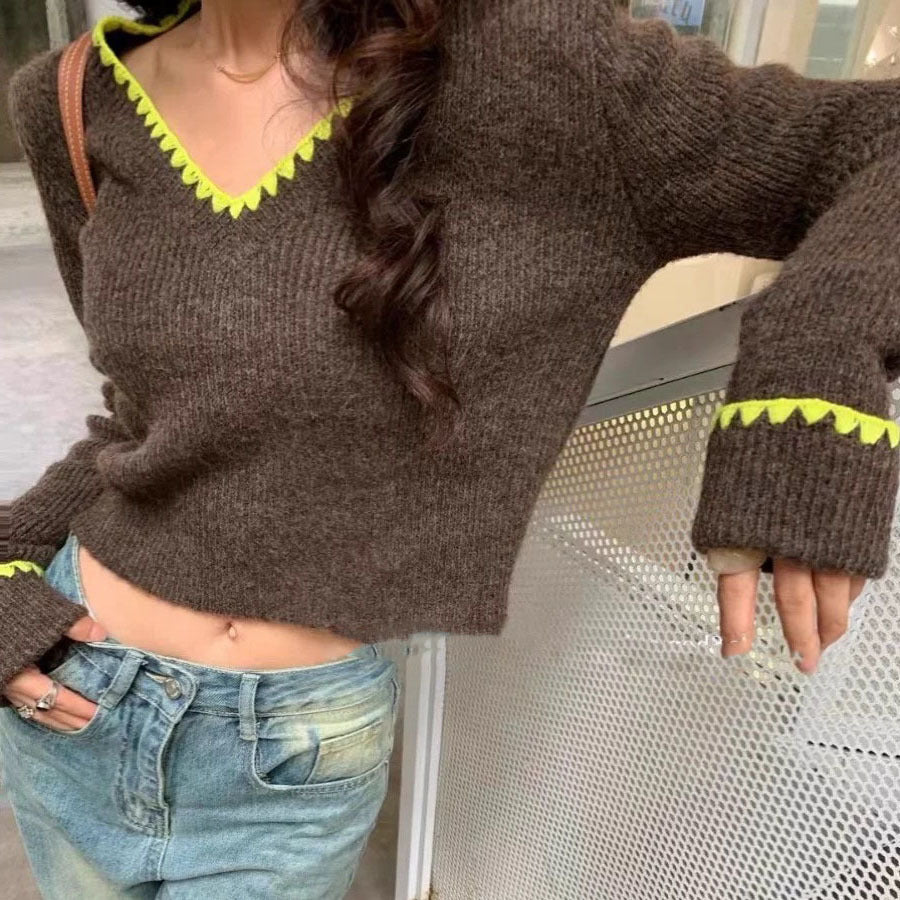Pull en tricot à col V pour dames avec finitions décoratives Chic und Stil