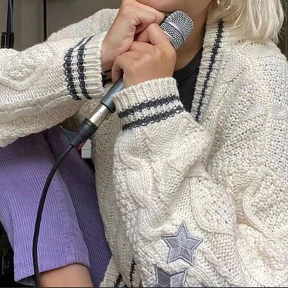 Dames grosse tricot cardigan avec détails en étoiles et boutons décoratifs Chic und Stil
