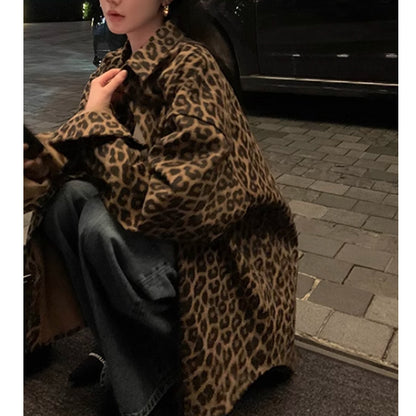 Chemise surdimensionnée pour femmes avec un motif léopard à la mode Chic und Stil