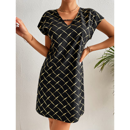 Robe décontractée pour femmes à col en V avec un motif à carreaux tendance et des manches courtes Chic und Stil