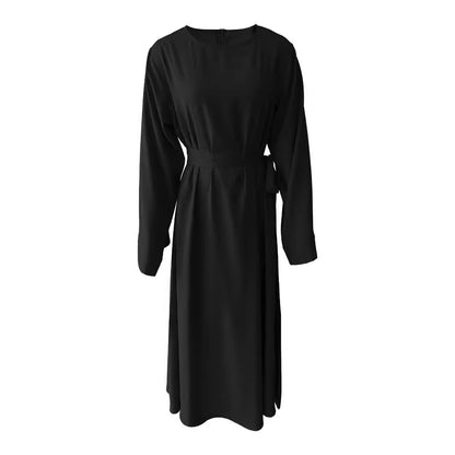 Robe midi pour femmes avec une ceinture de taille élégante et des manches longues Chic und Stil
