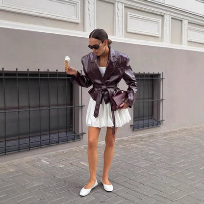Blazer en cuir artificiel pour femmes avec ceinture ajustable Chic und Stil