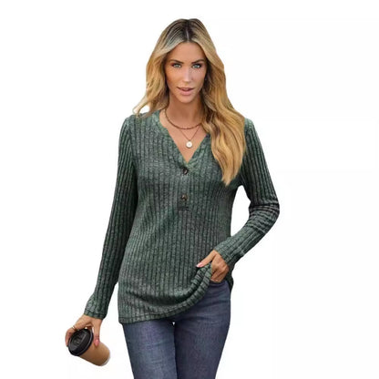 Pull à gros mailles pour dames avec décolleté en V et détails de boutons Chic und Stil
