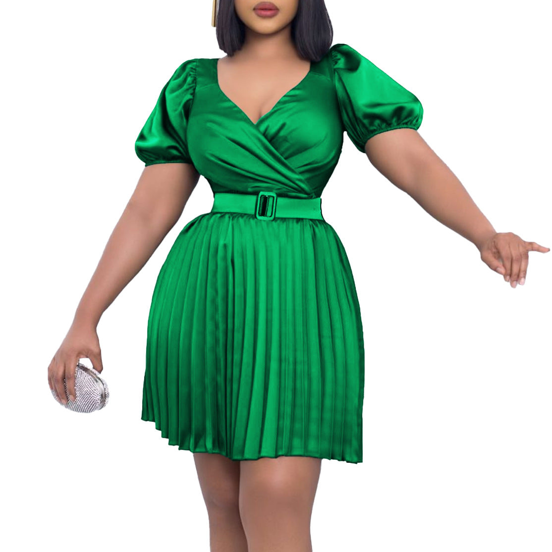 Robe plissée pour femmes avec un élégant look drapé et une ceinture cintrée Chic und Stil