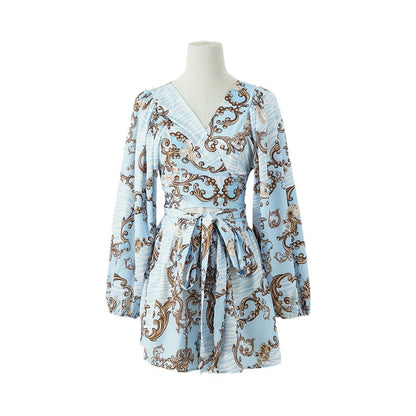 Ensemble crop-top et shorts pour femmes avec des manches volumineuses et un motif unique Chic und Stil