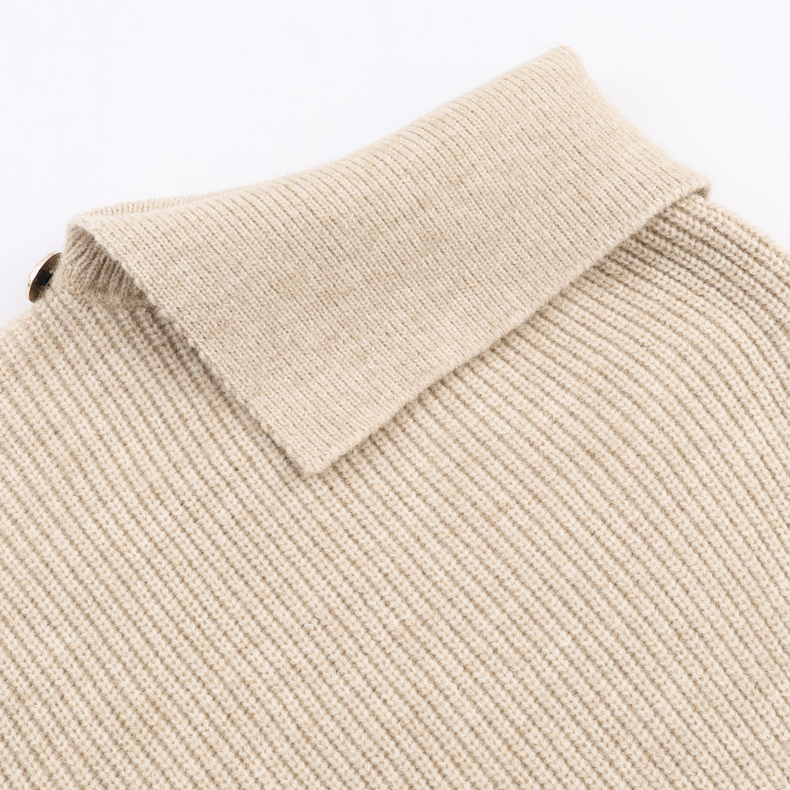 Pull en tricot pour femmes avec un mélange de laine fin et une élégante finition en fourrure Chic und Stil
