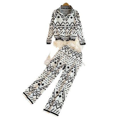 Costume en tricot tendance pour femmes avec des motifs géométriques Chic und Stil