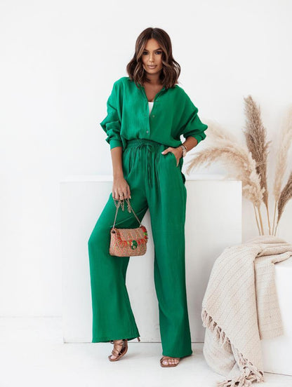 Lightweight two-piece women's set consisting of a shirt and pants with a knot at the waist Chic und Stil