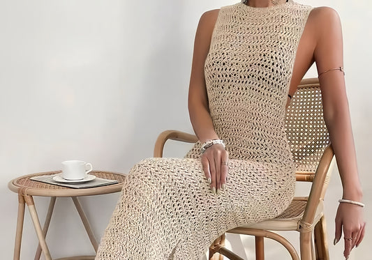 Robe longue en crochet pour dames avec une coupe moderne et un décolleté séduisant au dos Chic und Stil