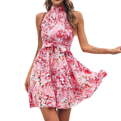 Robe d'été pour femmes avec un élégant col halter et une jupe volumineuse Chic und Stil