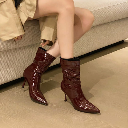 Elegant ladies boots with pointed toe and innovative pleated design Chic and Style