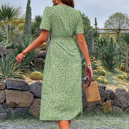 Robe midi en fleurs à encolure cache-cœur pour femmes avec détail de fente latérale Chic und Stil