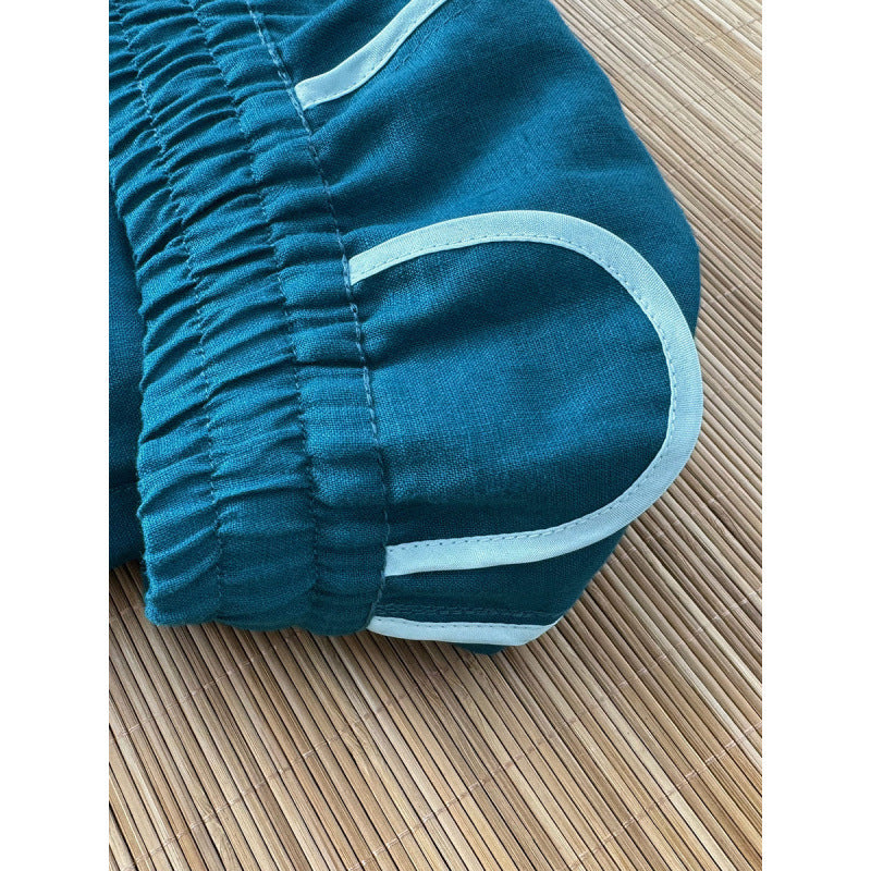 Casual linen pants for women with elastic waist and side pockets with openings.