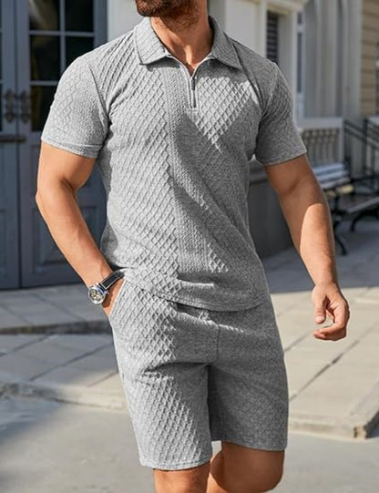 Chemise polo courte pour hommes à la mode avec design en structure imprégné et shorts assortis Chic und Stil