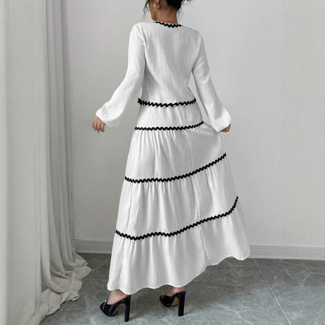 Robe maxi pour femmes avec des fronces élégantes et un biais contrastant Chic und Stil
