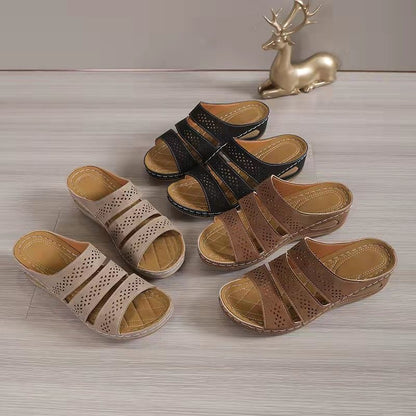 Sandales à brides séparatrices confortables pour dames avec des brides perforées et une semelle anatomique Chic und Stil