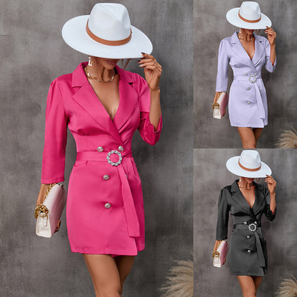 Robe blazer pour femmes avec une taille chic et des détails de bouton élégants Chic und Stil