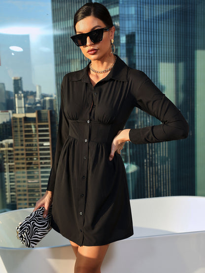 Robe chemise pour femmes avec élégant ceinturon à la taille et détails de bouton pratiques Chic und Stil