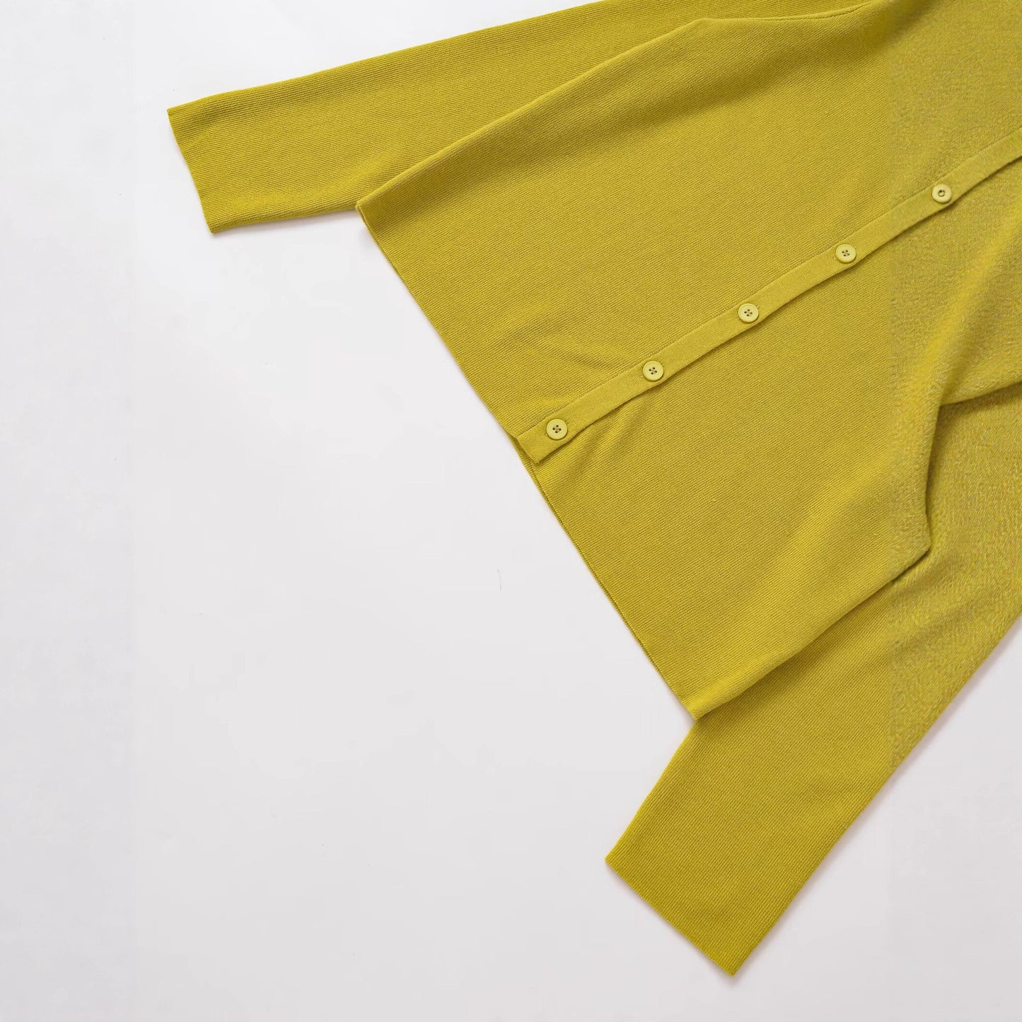 Dames cardigan avec patte de boutonnage et coupe féminine Chic und Stil