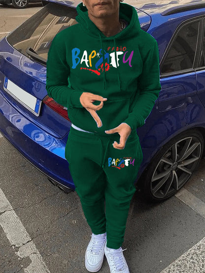 Women's hoodie and jogger pants set with creative print Chic und Stil