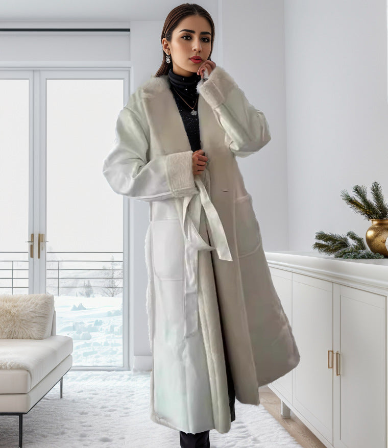 Luxurious bathrobe for women in soft fleece Chic und Stil