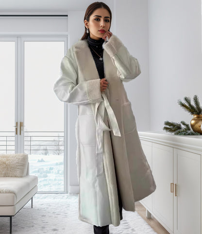 Luxurious bathrobe for women in soft fleece Chic und Stil