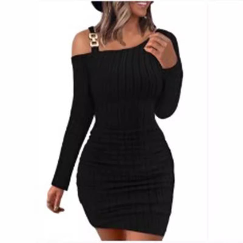 Robe en tricot moulante pour femmes avec un design d'épaule asymétrique et des accents décoratifs Chic und Stil