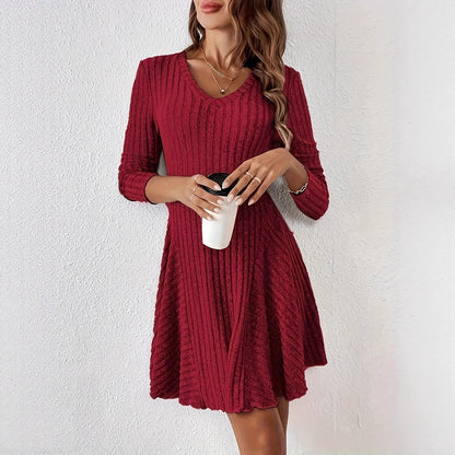 Robe à col en V pour femme avec ourlet évasé et manches longues Chic und Stil