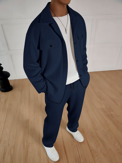 Casual set for men consisting of a striped coat and comfortable jogging pants Chic und Stil