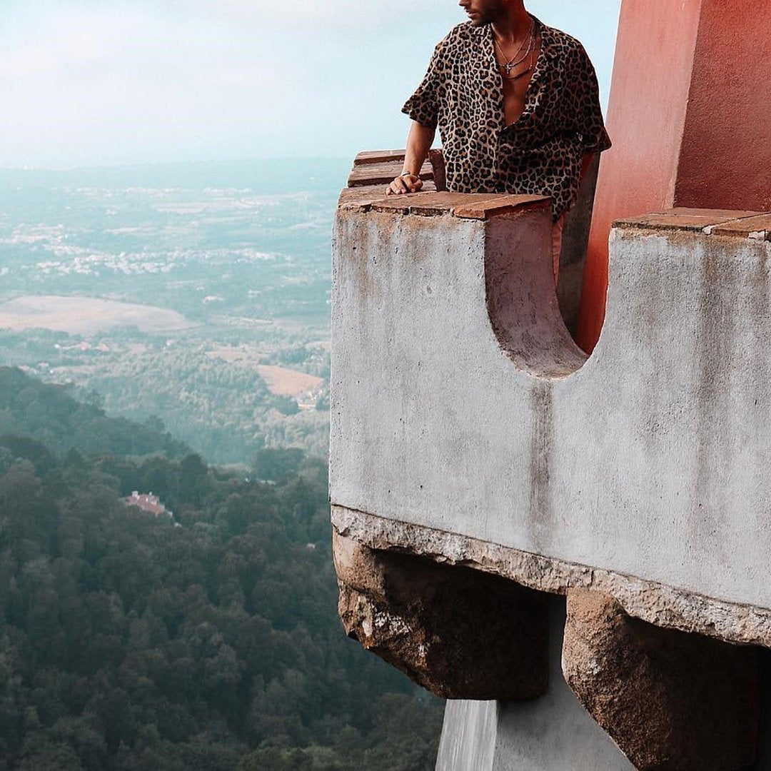 Chemise homme à manches courtes avec un motif léopard moderne et une coupe décontractée Chic und Stil