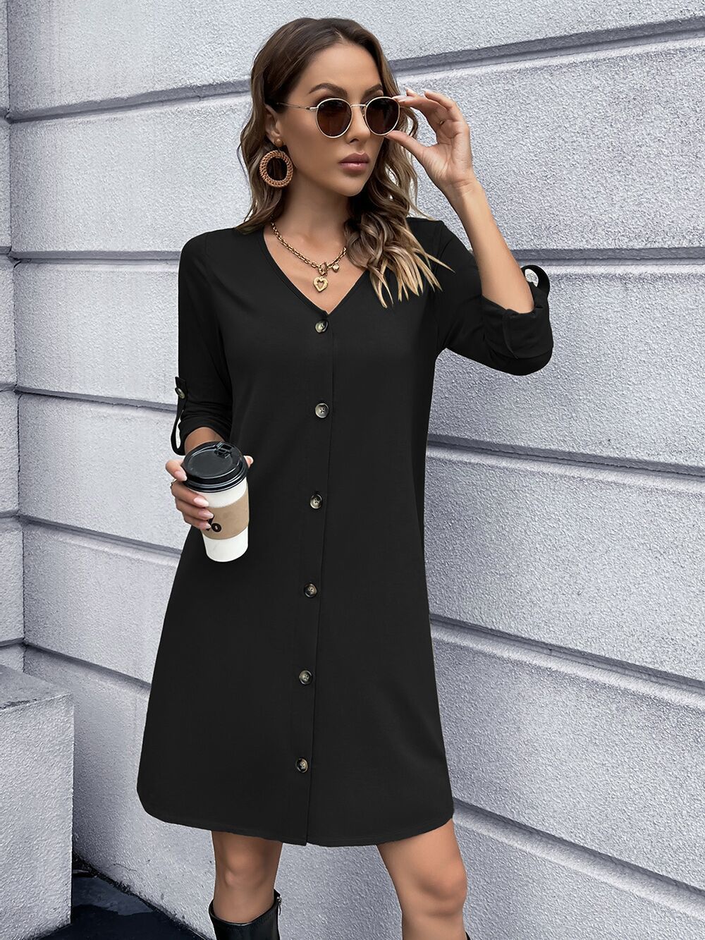 Robe décontractée à boutons pour femmes avec décolleté en V et manches 3/4 Chic und Stil