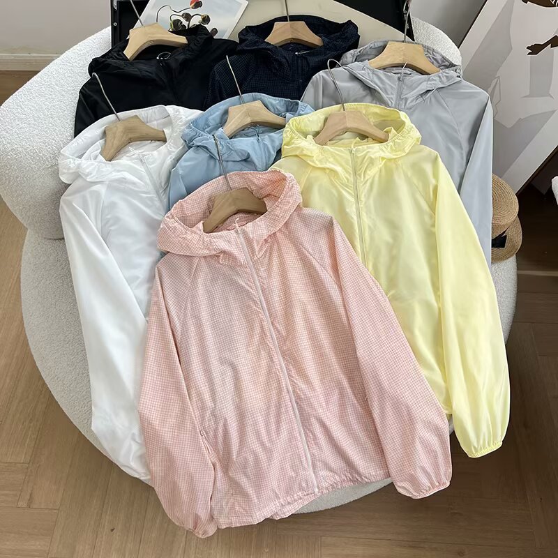 Veste de transition femme coupe-vent avec col à capuche ajustable Chic & Stil