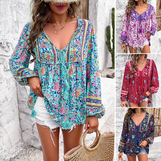Casual women's blouse with floral design and elegant ruffle details Chic und Stil