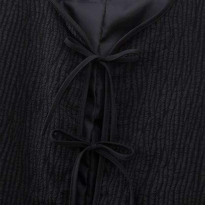 Dames élégant doudoune avec détails de volants élaborés et col haut Chic und Stil