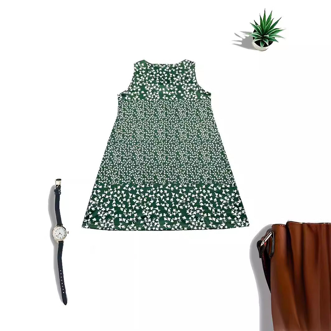 Robe d'été aérienne pour femmes avec un motif floral ludique et une silhouette fluide Chic und Stil