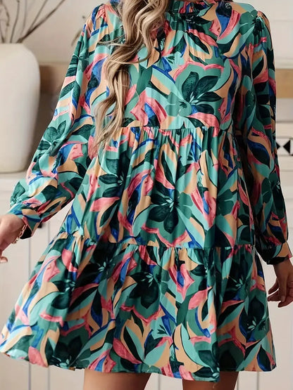 Robe rétro aérienne pour femmes avec des manches volumineuses et de larges plis Chic und Stil