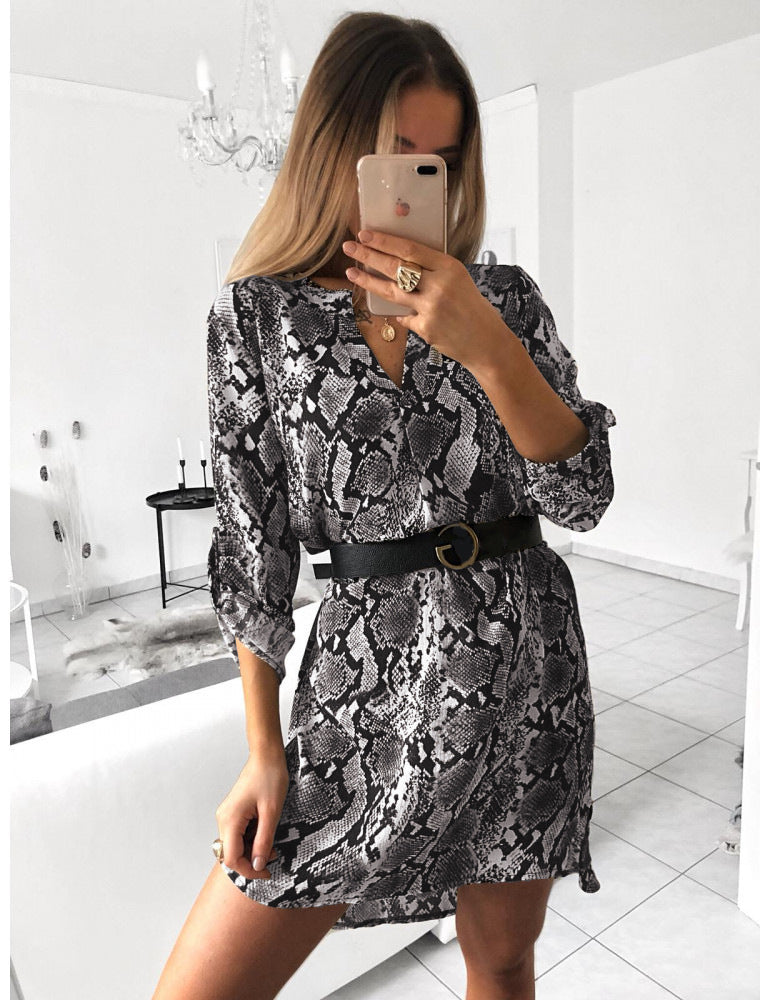 Robe chemise pour femmes avec motif géométrique et ceinture à la taille Chic und Stil