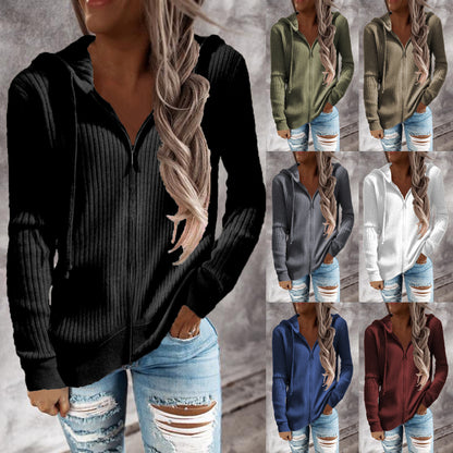 Veste à capuche pour femmes au design moderne en tricot côtelé avec poches Chic und Stil