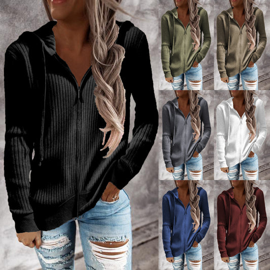 Veste à capuche pour femmes au design moderne en tricot côtelé avec poches Chic und Stil