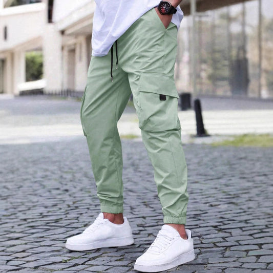 Pantalon cargo pour hommes avec des poches zippées pratiques et une taille élastique Chic und Stil