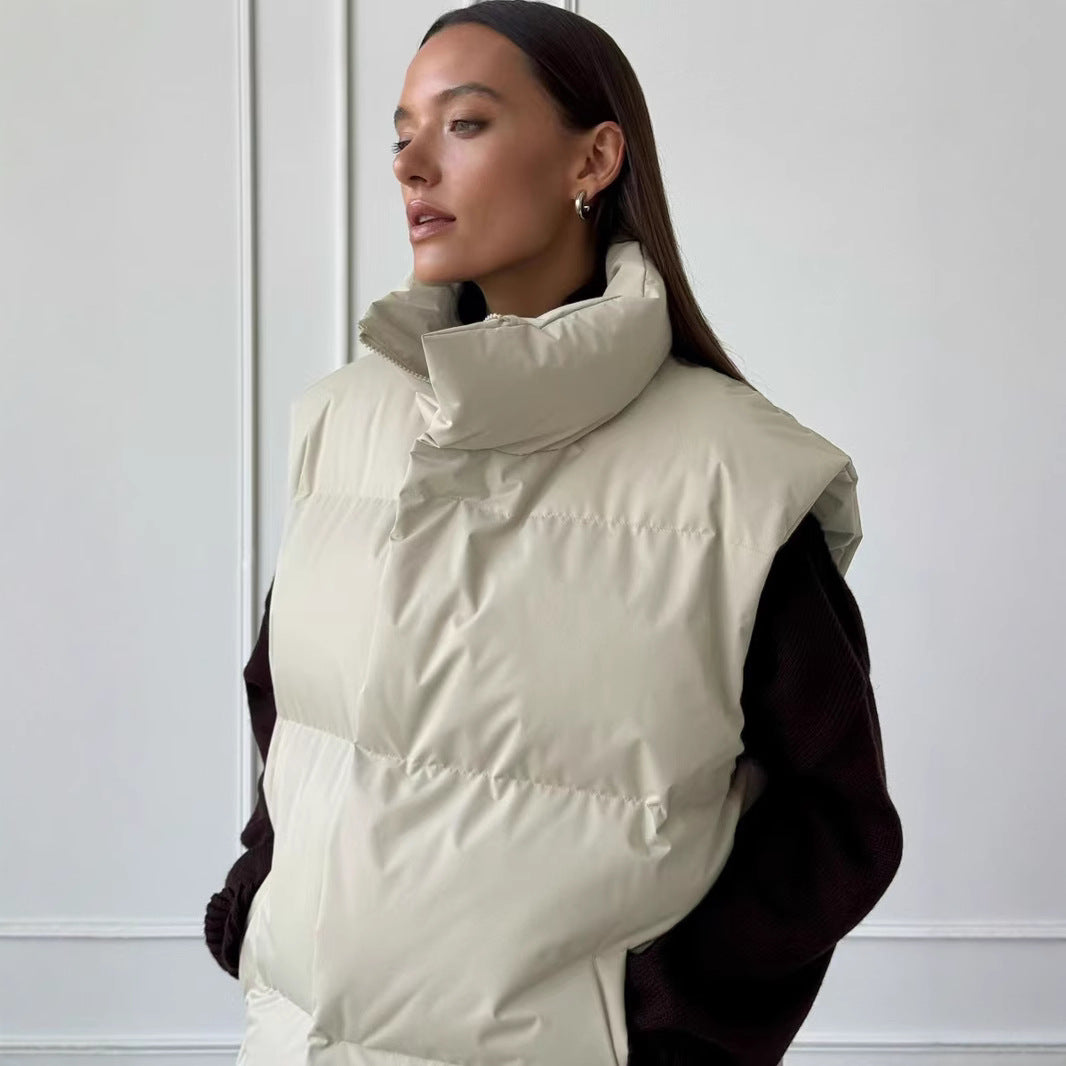 Chic and Stil quilted vest for women with a high collar and pockets