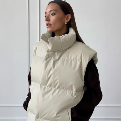 Chic and Stil quilted vest for women with a high collar and pockets