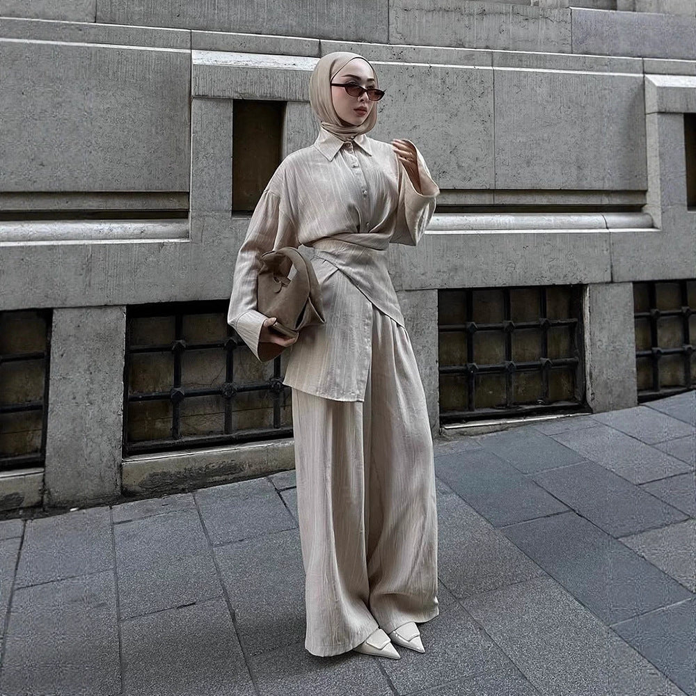 Elegant and fashionable outfit for women with high-waisted pants and shirt Chic und Stil