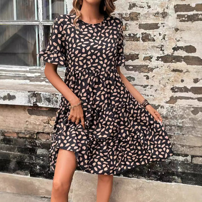 Robe d'été aérienne pour femmes avec coupe irrégulière et motif léopard tendance Chic und Stil